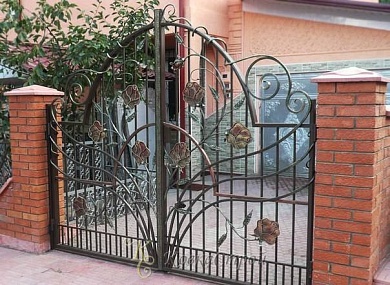140. Ворота в Екатеринбурге фото
