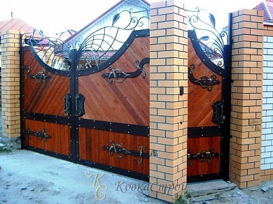 351. Ворота в Екатеринбурге фото
